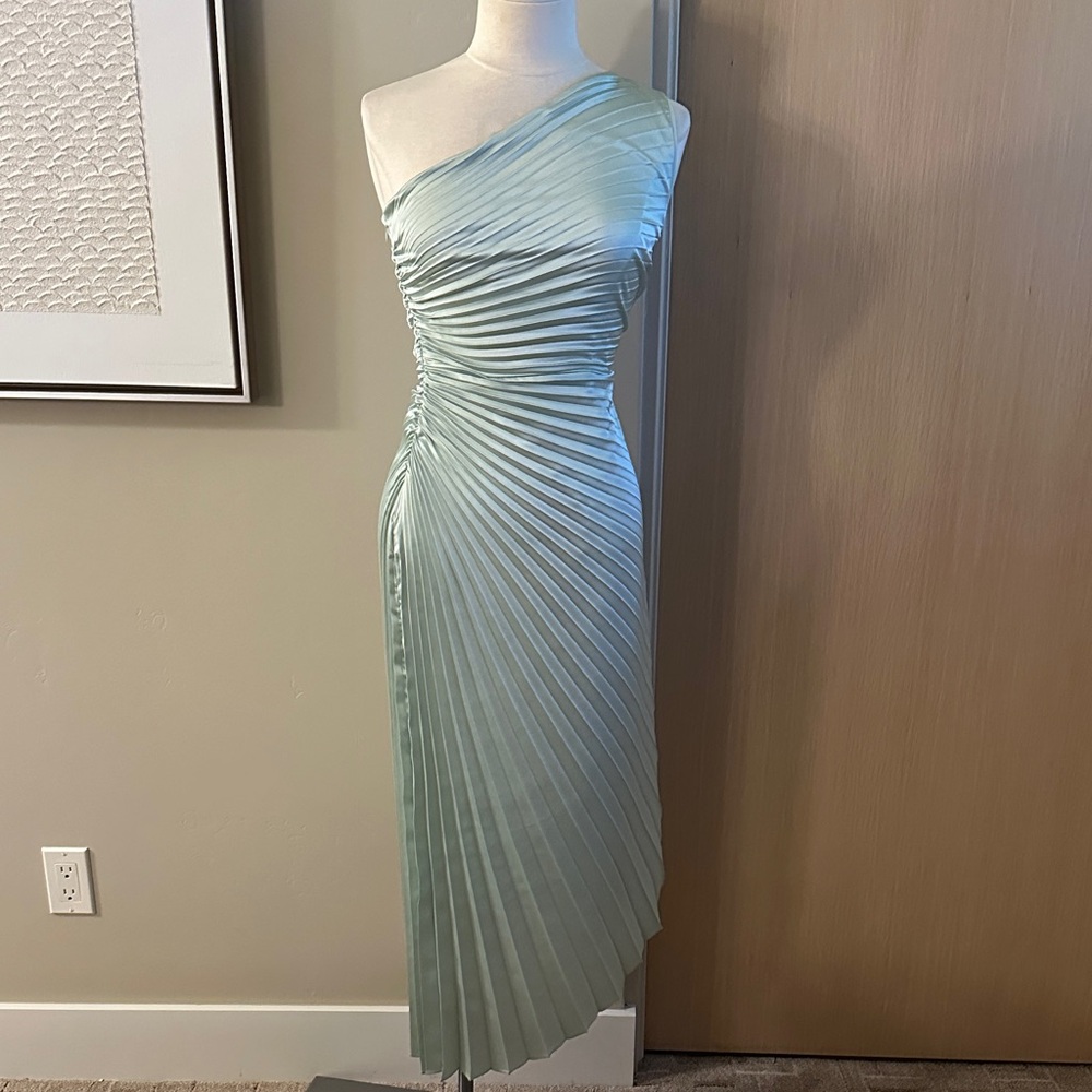 Badgley Mischka Light Green One-Shoulder Dress